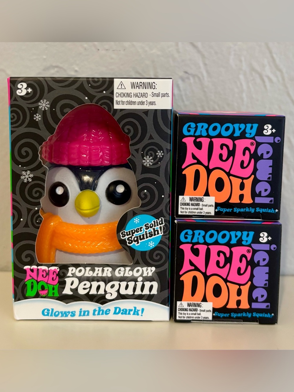 Needoh Polar Glow Penguin Super Solid Squish + 2 NeeDoh Sparkly Jewels